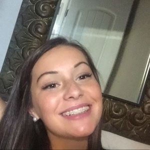 Meet your Posher, Dena